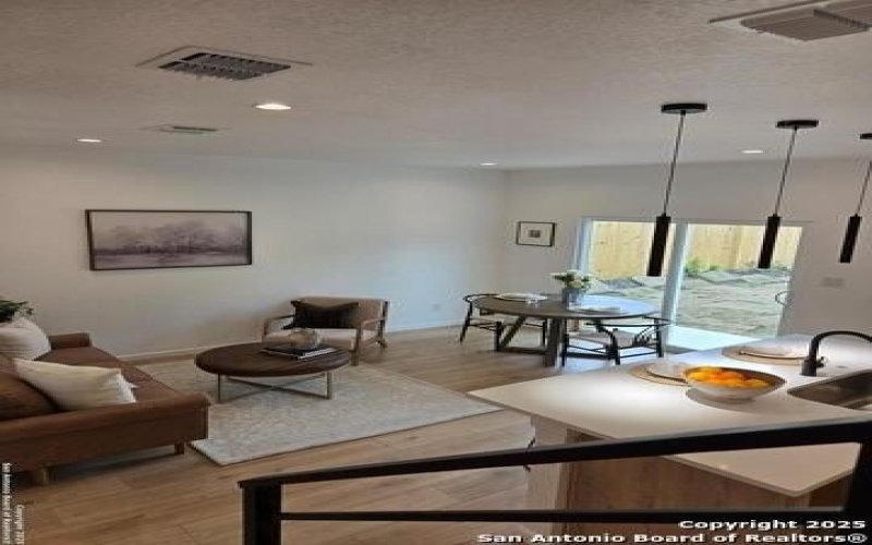 1834 Montana #201, San Antonio, TX 78203, 3 Habitaciones Habitaciones , ,2 BañosBaños,Residential,En Venta,1834 Montana,1873763