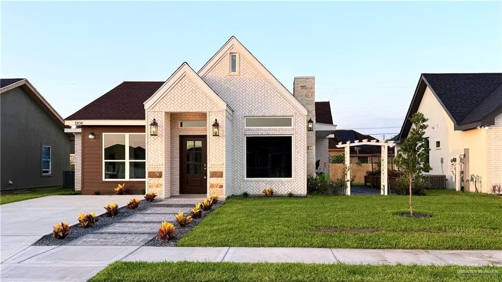 1208 E Acacia Drive, San Juan, TX 78589, 4 Bedrooms Bedrooms, ,2 BathroomsBathrooms,Residential,For Sale,1208 E Acacia Drive,472068
