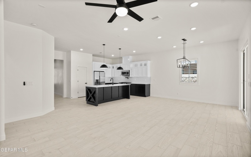 13992 Summer Haill Avenue, El Paso, TX 79928, 4 Bedrooms Bedrooms, ,2 BathroomsBathrooms,Residential,For Sale,13992 Summer Haill Avenue,924143