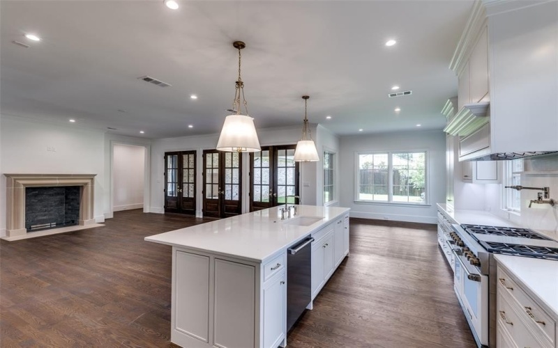 7538 Centenary Avenue, Dallas, TX 75225, 5 Bedrooms Bedrooms, ,6 BathroomsBathrooms,Residential,For Sale,7538 Centenary Avenue,20917687