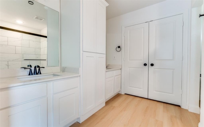 1619 E Woodin Boulevard, Dallas, TX 75203, 4 Bedrooms Bedrooms, ,2 BathroomsBathrooms,Residential,For Sale,1619 E Woodin Boulevard,20960106