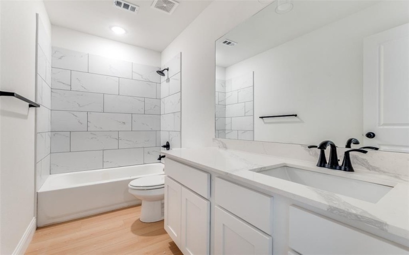 1619 E Woodin Boulevard, Dallas, TX 75203, 4 Bedrooms Bedrooms, ,2 BathroomsBathrooms,Residential,For Sale,1619 E Woodin Boulevard,20960106