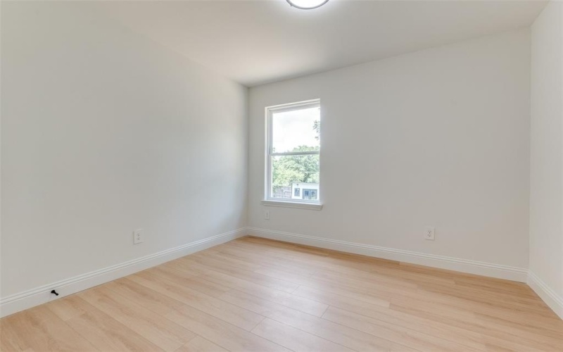 1619 E Woodin Boulevard, Dallas, TX 75203, 4 Bedrooms Bedrooms, ,2 BathroomsBathrooms,Residential,For Sale,1619 E Woodin Boulevard,20960106