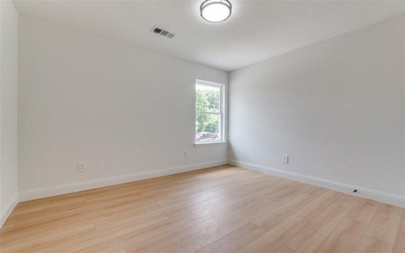 1619 E Woodin Boulevard, Dallas, TX 75203, 4 Bedrooms Bedrooms, ,2 BathroomsBathrooms,Residential,For Sale,1619 E Woodin Boulevard,20960106