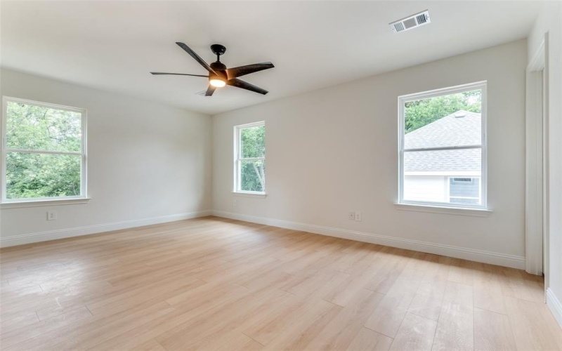 1619 E Woodin Boulevard, Dallas, TX 75203, 4 Bedrooms Bedrooms, ,2 BathroomsBathrooms,Residential,For Sale,1619 E Woodin Boulevard,20960106