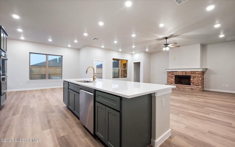 10703 Beaufort Avenue, Lubbock, TX 79424, 4 Habitaciones Habitaciones , ,3 BañosBaños,Residential,En Venta,10703 Beaufort Avenue,202555990