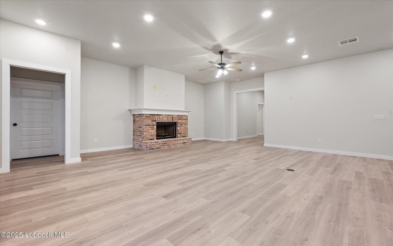 10703 Beaufort Avenue, Lubbock, TX 79424, 4 Habitaciones Habitaciones , ,3 BañosBaños,Residential,En Venta,10703 Beaufort Avenue,202555990