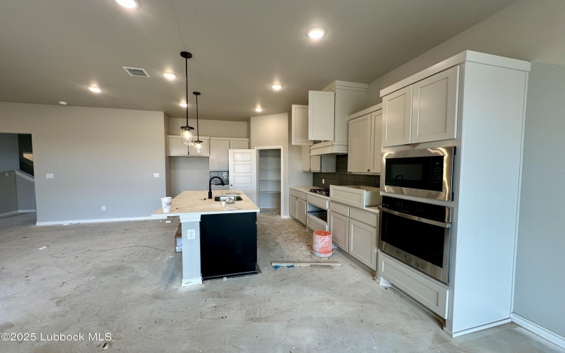 2811 133rd Street, Lubbock, TX 79423, 4 Habitaciones Habitaciones , ,3 BañosBaños,Residential,En Venta,2811 133rd Street,202555999
