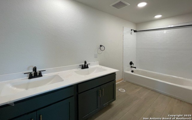 145 Beveridge, Seguin, TX 78155, 4 Habitaciones Habitaciones , ,2 BañosBaños,Residential,En Venta,145 Beveridge,1874021