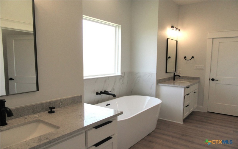 5244 Camargue Drive, Belton, TX 76513, 4 Bedrooms Bedrooms, ,3 BathroomsBathrooms,Residential,For Sale,5244 Camargue Drive,581121
