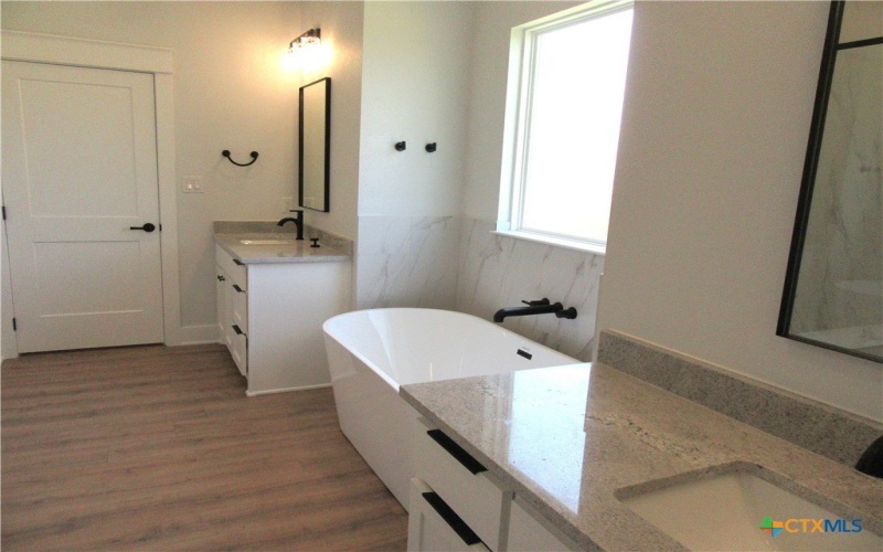 5244 Camargue Drive, Belton, TX 76513, 4 Bedrooms Bedrooms, ,3 BathroomsBathrooms,Residential,For Sale,5244 Camargue Drive,581121