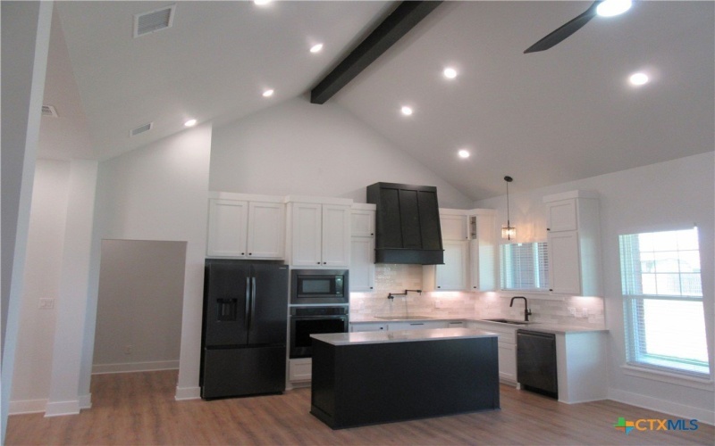 5244 Camargue Drive, Belton, TX 76513, 4 Bedrooms Bedrooms, ,3 BathroomsBathrooms,Residential,For Sale,5244 Camargue Drive,581121
