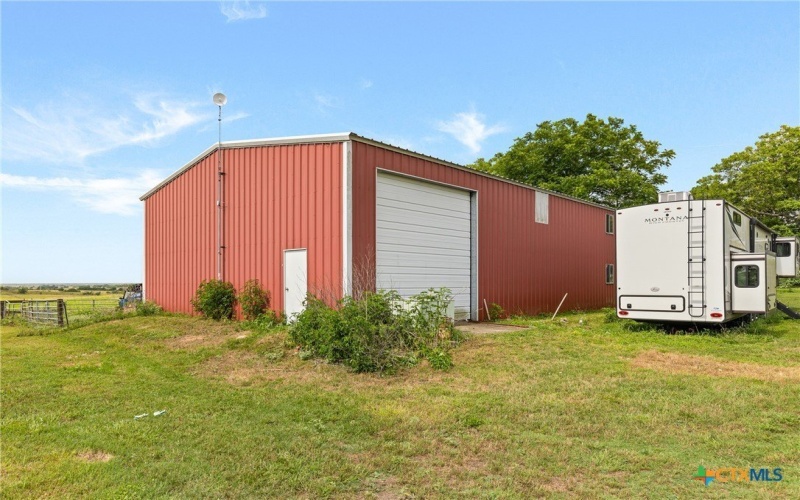 744 E Wiedemann Road, Flatonia, TX 78941, 4 Habitaciones Habitaciones , ,2 BañosBaños,Residential,En Venta,744 E Wiedemann Road,582580