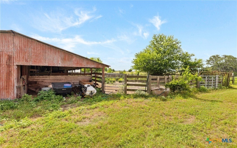 744 E Wiedemann Road, Flatonia, TX 78941, 4 Habitaciones Habitaciones , ,2 BañosBaños,Residential,En Venta,744 E Wiedemann Road,582580