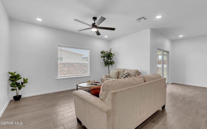 13868 Carolina Ponce Avenue, Horizon City, TX 79928, 4 Bedrooms Bedrooms, ,2 BathroomsBathrooms,Residential,For Sale,13868 Carolina Ponce Avenue,924255