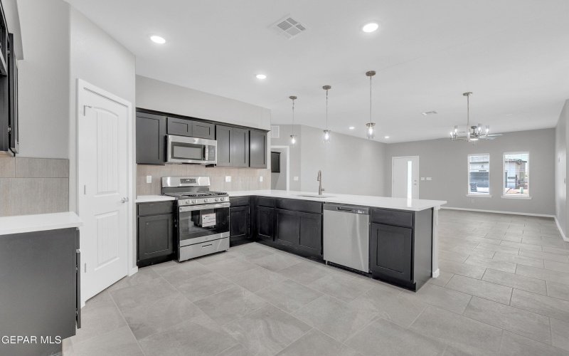 1445 Summer Storm Place, El Paso, TX 79928, 4 Bedrooms Bedrooms, ,2 BathroomsBathrooms,Residential,For Sale,1445 Summer Storm Place,924266