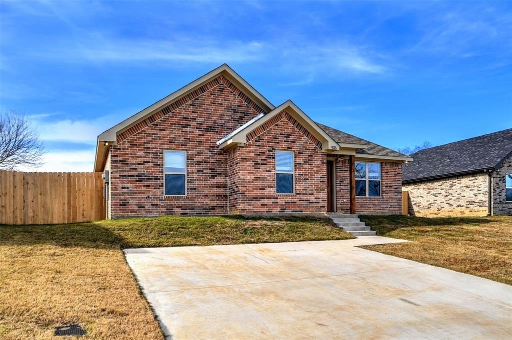 925 N Barrett Avenue, Denison, TX 75020, 3 Habitaciones Habitaciones , ,2 BañosBaños,Residential Lease,En Alquiler,925 N Barrett Avenue,20964272