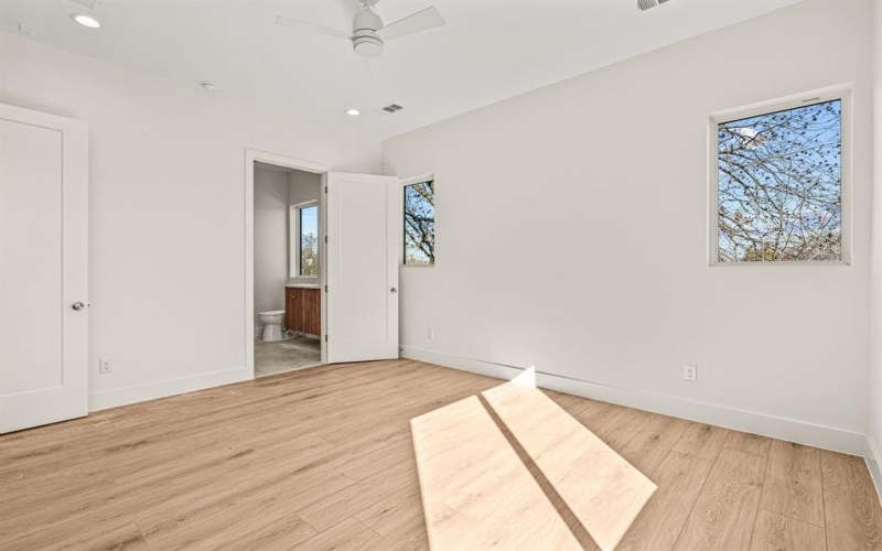 2206 Arroyo Avenue #403, Dallas, TX 75219, 2 Bedrooms Bedrooms, ,2 BathroomsBathrooms,Residential Lease,For Rent,2206 Arroyo Avenue,20964288