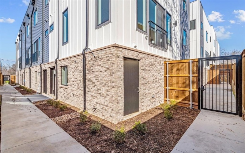 2206 Arroyo Avenue #403, Dallas, TX 75219, 2 Bedrooms Bedrooms, ,2 BathroomsBathrooms,Residential Lease,For Rent,2206 Arroyo Avenue,20964288