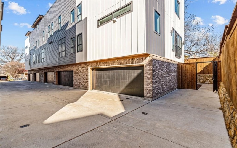 2206 Arroyo Avenue #403, Dallas, TX 75219, 2 Bedrooms Bedrooms, ,2 BathroomsBathrooms,Residential Lease,For Rent,2206 Arroyo Avenue,20964288
