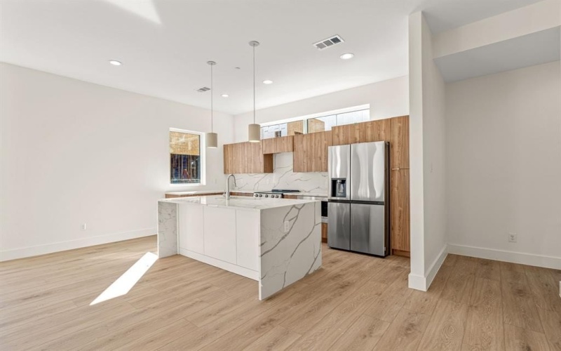 2206 Arroyo Avenue #403, Dallas, TX 75219, 2 Bedrooms Bedrooms, ,2 BathroomsBathrooms,Residential Lease,For Rent,2206 Arroyo Avenue,20964288