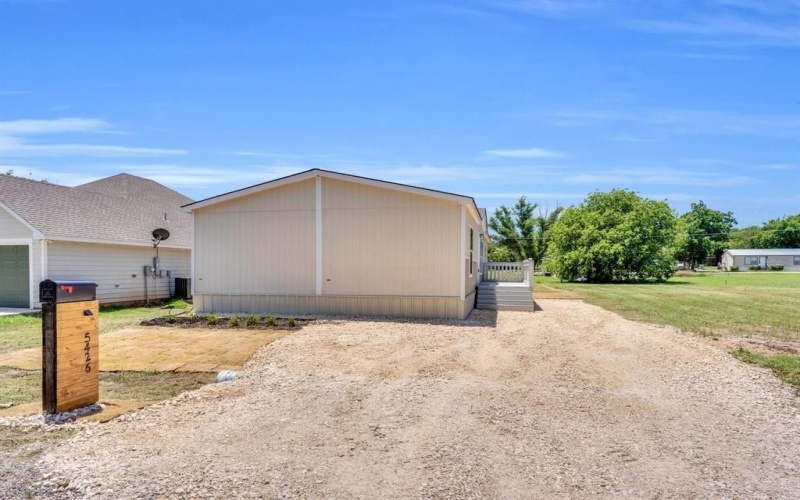 5426 Highview Drive, Granbury, TX 76048, 3 Bedrooms Bedrooms, ,2 BathroomsBathrooms,Residential,For Sale,5426 Highview Drive,20963158