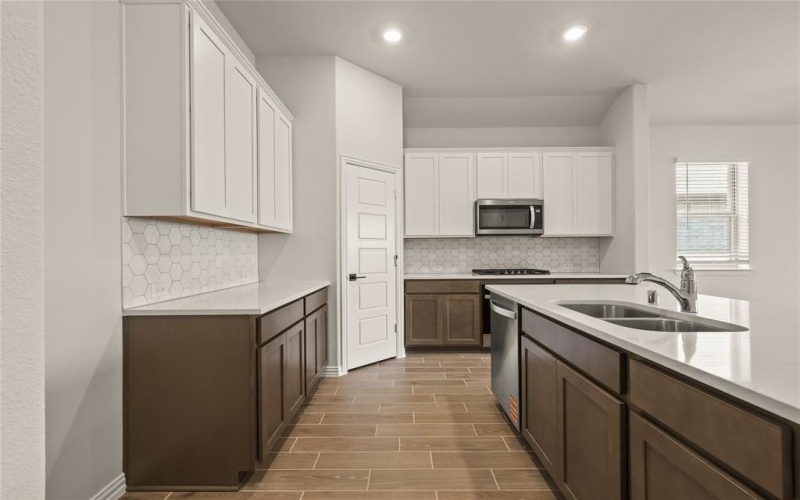 816 Jacquelyn Drive, Little Elm, TX 75068, 4 Bedrooms Bedrooms, ,2 BathroomsBathrooms,Residential Lease,For Rent,816 Jacquelyn Drive,20963582