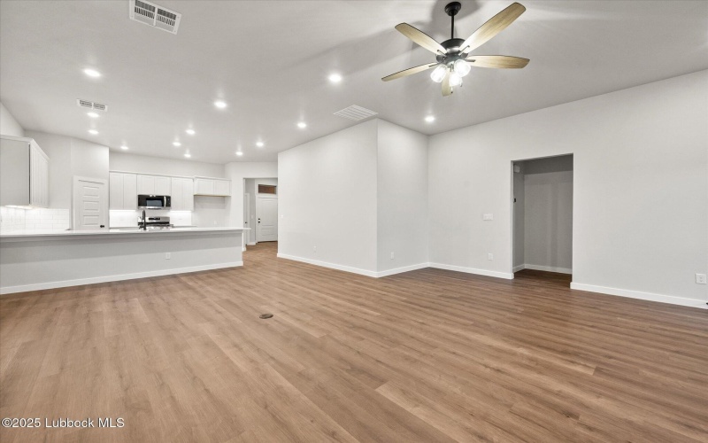 10704 Beaufort Avenue, Lubbock, TX 79424, 3 Bedrooms Bedrooms, ,2 BathroomsBathrooms,Residential,For Sale,10704 Beaufort Avenue,202556037