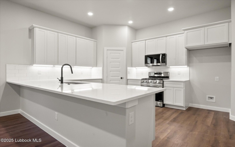 10704 Beaufort Avenue, Lubbock, TX 79424, 3 Bedrooms Bedrooms, ,2 BathroomsBathrooms,Residential,For Sale,10704 Beaufort Avenue,202556037