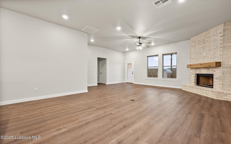 10704 Beaufort Avenue, Lubbock, TX 79424, 3 Bedrooms Bedrooms, ,2 BathroomsBathrooms,Residential,For Sale,10704 Beaufort Avenue,202556037