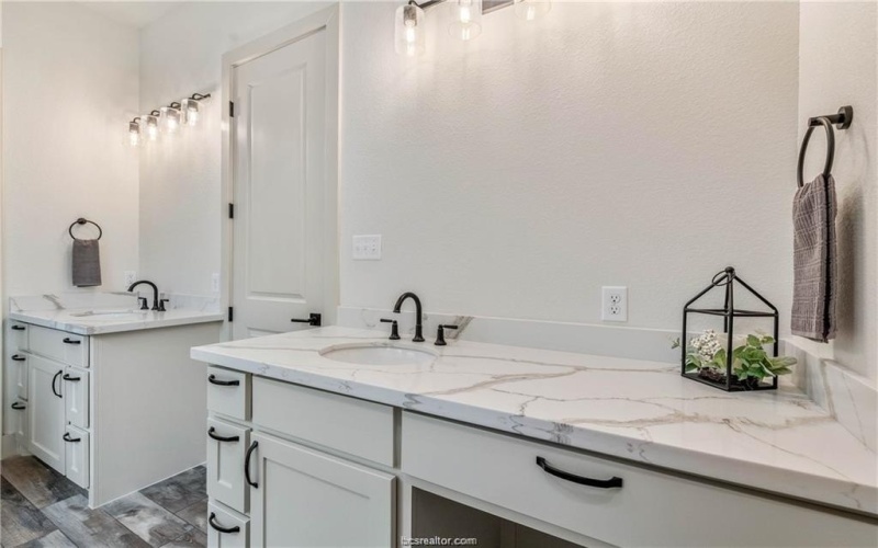 2512 Yorkshire Trail, Franklin, TX 77856, 4 Bedrooms Bedrooms, ,2 BathroomsBathrooms,Residential,For Sale,2512 Yorkshire Trail,25002115