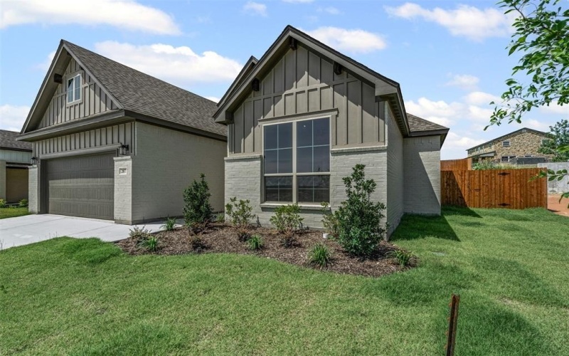 207 Mitchell Drive, Glen Rose, TX 76043, 3 Bedrooms Bedrooms, ,2 BathroomsBathrooms,Residential,For Sale,207 Mitchell Drive,20965516