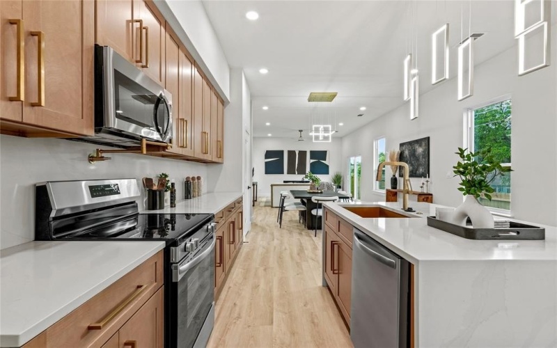 601 S Moore Street, Dallas, TX 75203, 3 Bedrooms Bedrooms, ,2 BathroomsBathrooms,Residential,For Sale,601 S Moore Street,20964623