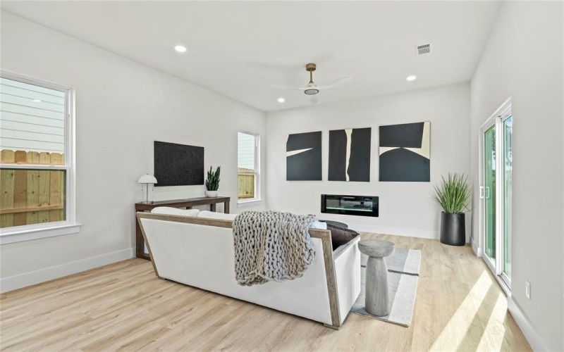 601 S Moore Street, Dallas, TX 75203, 3 Bedrooms Bedrooms, ,2 BathroomsBathrooms,Residential,For Sale,601 S Moore Street,20964623