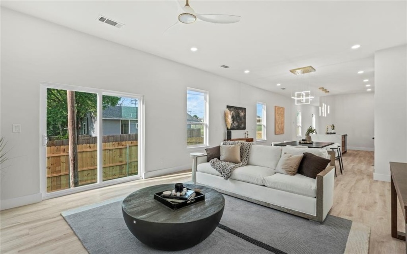 601 S Moore Street, Dallas, TX 75203, 3 Bedrooms Bedrooms, ,2 BathroomsBathrooms,Residential,For Sale,601 S Moore Street,20964623