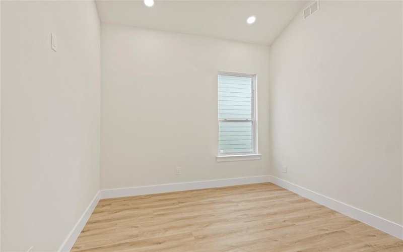 601 S Moore Street, Dallas, TX 75203, 3 Bedrooms Bedrooms, ,2 BathroomsBathrooms,Residential,For Sale,601 S Moore Street,20964623