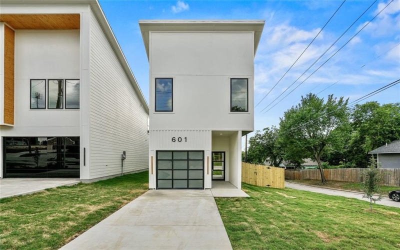 601 S Moore Street, Dallas, TX 75203, 3 Bedrooms Bedrooms, ,2 BathroomsBathrooms,Residential,For Sale,601 S Moore Street,20964623