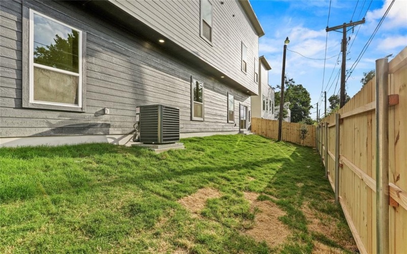 601 S Moore Street, Dallas, TX 75203, 3 Bedrooms Bedrooms, ,2 BathroomsBathrooms,Residential,For Sale,601 S Moore Street,20964623
