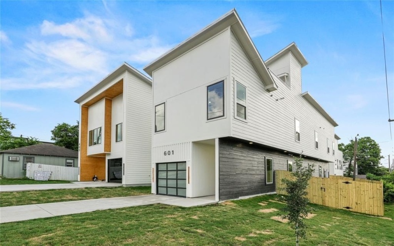 601 S Moore Street, Dallas, TX 75203, 3 Bedrooms Bedrooms, ,2 BathroomsBathrooms,Residential,For Sale,601 S Moore Street,20964623