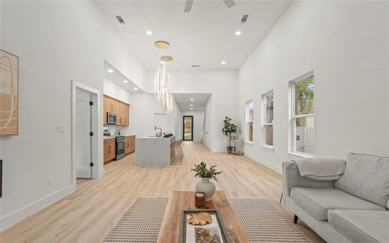 603 S Moore Street, Dallas, TX 75203, 4 Bedrooms Bedrooms, ,2 BathroomsBathrooms,Residential,For Sale,603 S Moore Street,20964631