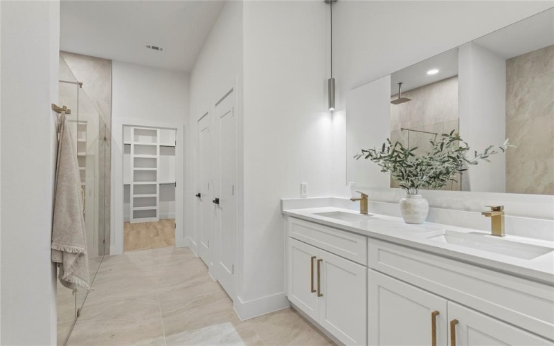 603 S Moore Street, Dallas, TX 75203, 4 Bedrooms Bedrooms, ,2 BathroomsBathrooms,Residential,For Sale,603 S Moore Street,20964631
