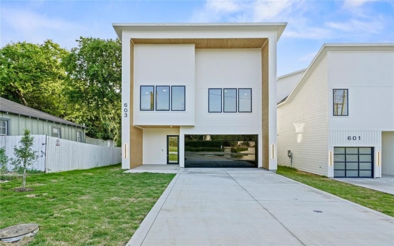 603 S Moore Street, Dallas, TX 75203, 4 Bedrooms Bedrooms, ,2 BathroomsBathrooms,Residential,For Sale,603 S Moore Street,20964631