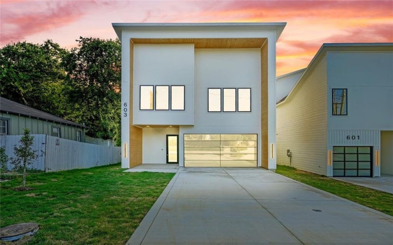 603 S Moore Street, Dallas, TX 75203, 4 Bedrooms Bedrooms, ,2 BathroomsBathrooms,Residential,For Sale,603 S Moore Street,20964631