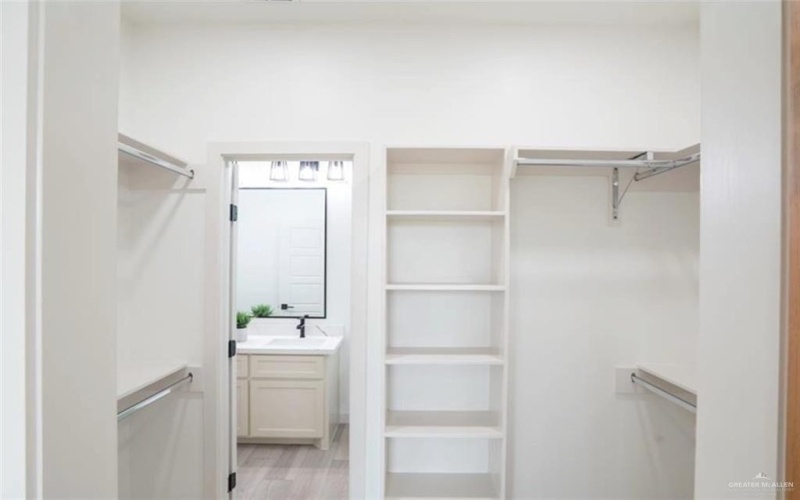 715 N Esperanza Street, Pharr, TX 78577, 3 Bedrooms Bedrooms, ,2 BathroomsBathrooms,Residential,For Sale,715 N Esperanza Street,473450