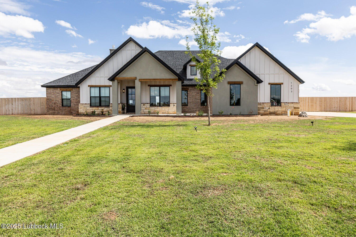 1203 County Rd 7710, Lubbock, TX 79423, 4 Habitaciones Habitaciones , ,3 BañosBaños,Residential,En Venta,1203 County Rd 7710,202556160