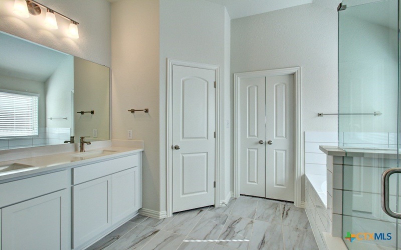 771 Navarro Street, New Braunfels, TX 78132, 4 Habitaciones Habitaciones , ,2 BañosBaños,Residential,En Venta,771 Navarro Street,582936