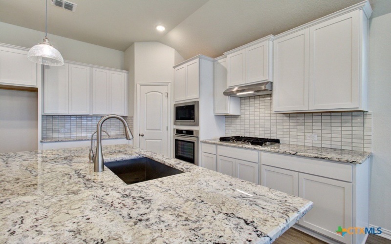 771 Navarro Street, New Braunfels, TX 78132, 4 Habitaciones Habitaciones , ,2 BañosBaños,Residential,En Venta,771 Navarro Street,582936