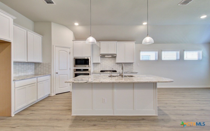 771 Navarro Street, New Braunfels, TX 78132, 4 Habitaciones Habitaciones , ,2 BañosBaños,Residential,En Venta,771 Navarro Street,582936