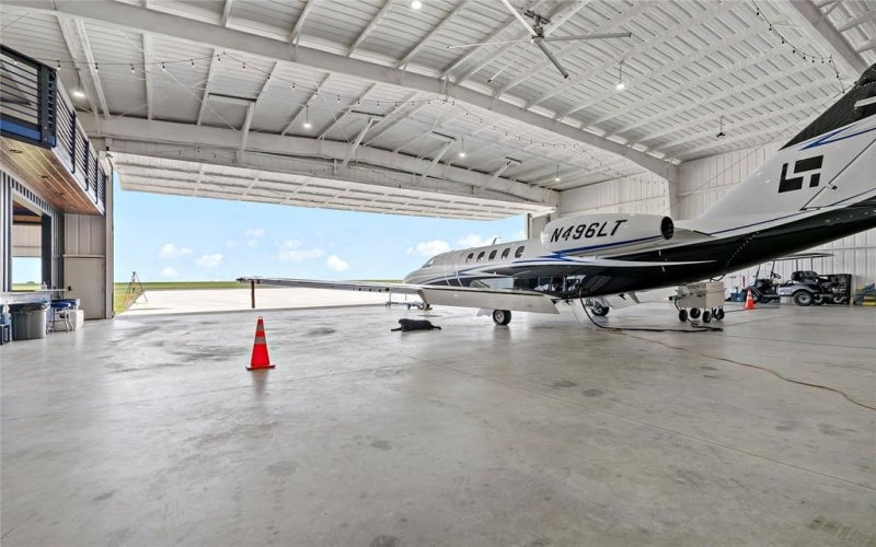 6700 Collier Drive #Hangar 4, Paris, TX 75462, ,Commercial Sale,En Venta,6700 Collier Drive,20962309