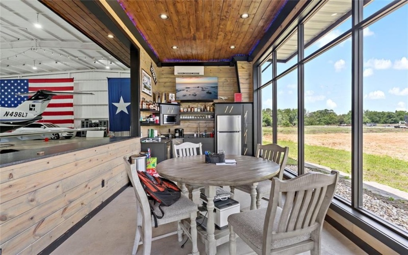 6700 Collier Drive #Hangar 4, Paris, TX 75462, ,Commercial Sale,En Venta,6700 Collier Drive,20962309